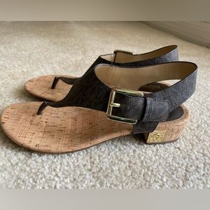 NWOT Michael Kors MK print brown 1” heel thong sandals 8.5